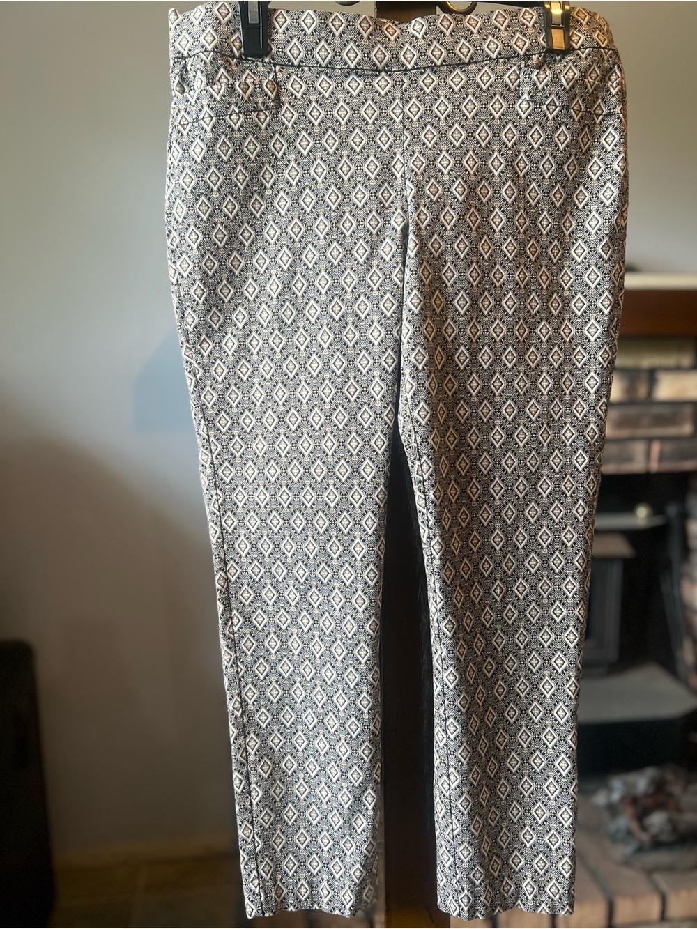 Roz & Ali Black and White Geometric Cropped Pants